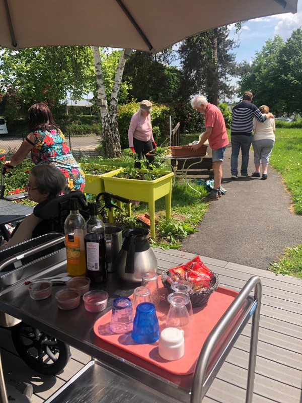 Jardinage à l’Ehpad, le 23 avril et le 14 juin 2025, animé par le « Groupe jardin »